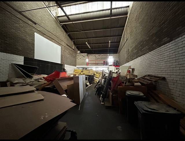 291M² WAREHOUSE TO LET IN KEW